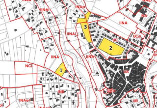 Vue du cadastre en noir et rouge, centré sur le centre village avec les 3 premières OAP visibles en jaune